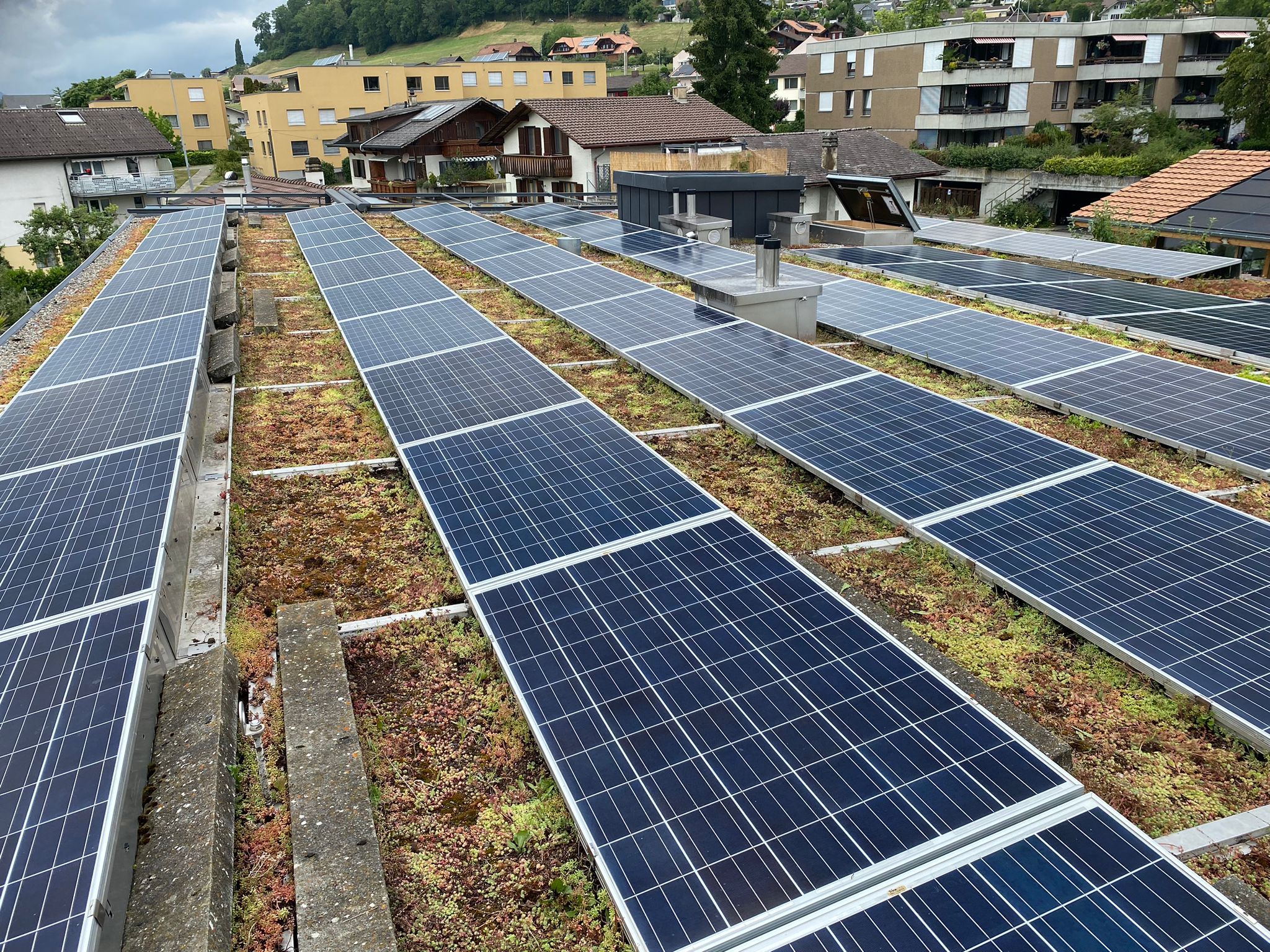 So sieht die Solaranlage nach der Reinigung aus.