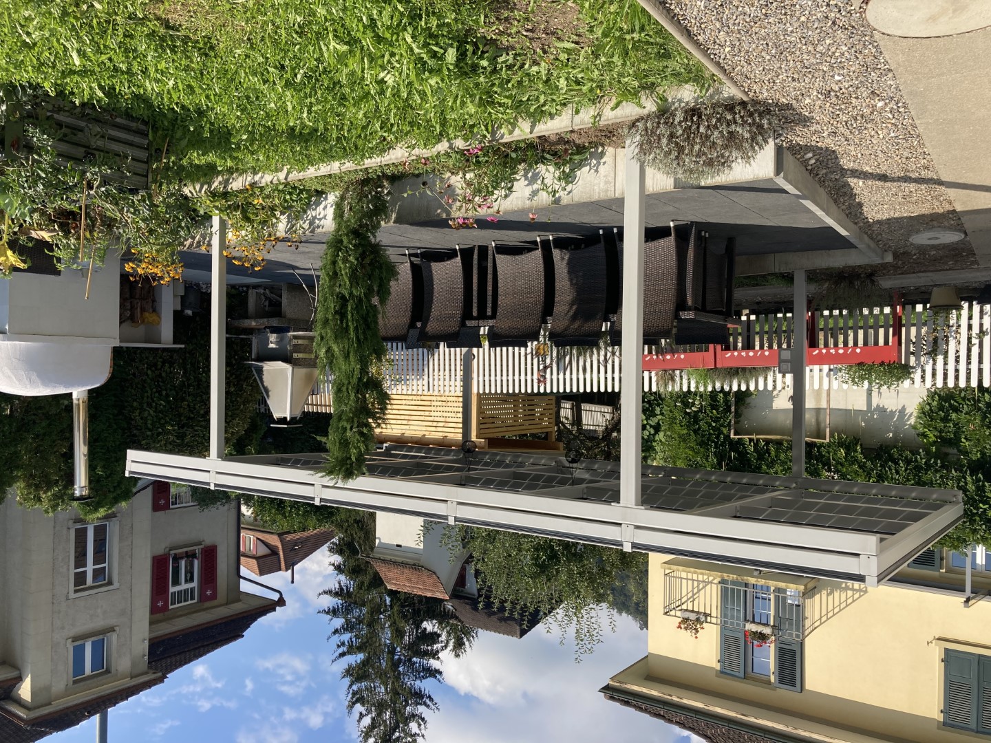 Eine 3S Solarpergola überdeckt den Sitplatz in Steffisburg und Thun.